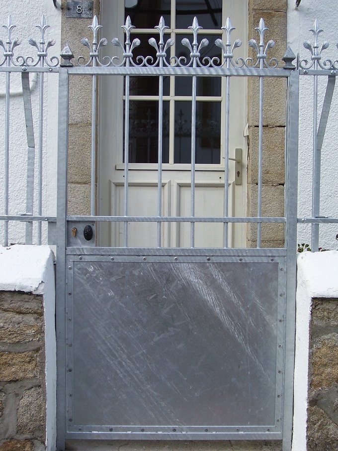 portillon et grille fer forgé galvanisé
